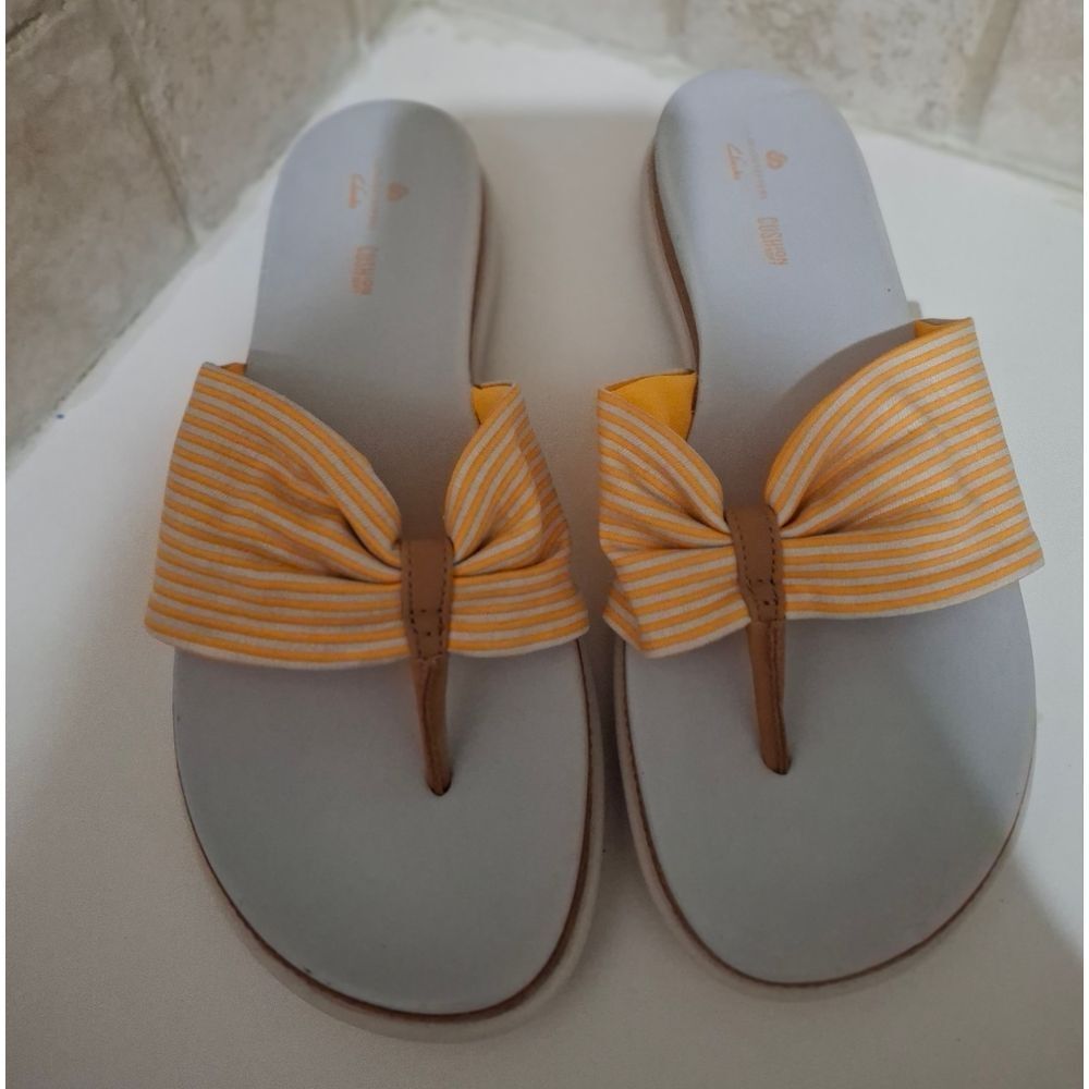 Clarks Cloudsteppers Thong Sandals Golden Yellow Size 9 NEW